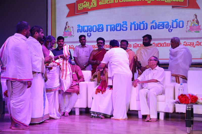 Sri Mulugu Ramalingeshwara Varaprasad Siddhanti was honoured with Jyotishyasastra Vignana Visharadha at Tummalapalli Kalakshetram, Vijayawada (155)